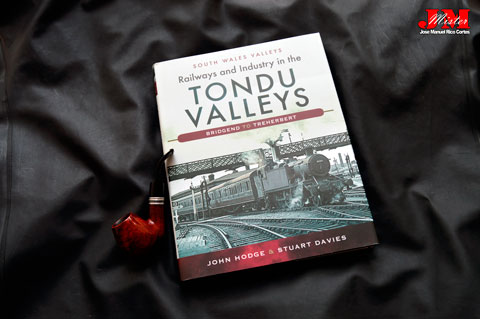 "Railways and Industry in the Tondu Valleys. Bridgend to Treherbert." (Ferrocarriles e industria en los valles de Tondu. De Bridgend a Treherbert.)