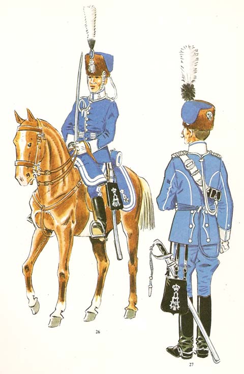 nº 26 - Cazador del Regimiento Alfonso XIII, de gala en formación,1909-22. nº 27 - Oficial del Regimiento Alfonso XIII, de gala en formación.1909-22. 