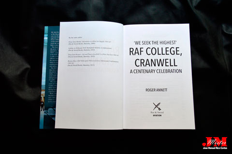 "RAF College, Cranwell. A Centenary Celebration" (RAF College, Cranwell. Celebración del centenario)