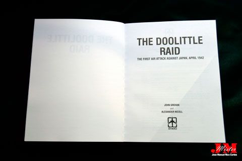 "The Doolittle Raid. The First Air Attack Against Japan, April 1942. “(La incursión de Doolittle. El primer ataque aéreo contra Japón, abril de 1942.)