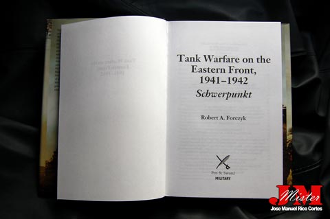  "Tank Warfare on the Eastern Front 1941-1942. Schwerpunkt" (Guerra de Tanques en el Frente Oriental 1941-1942. El momento decisivo)