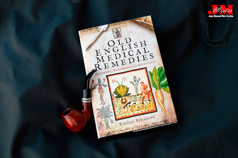 "Old English Medical Remedies. Mandrake, Wormwood and Ravens Eye" (Viejos remedios medicinales ingleses. Mandrake, ajenjo y ojo de cuervo)