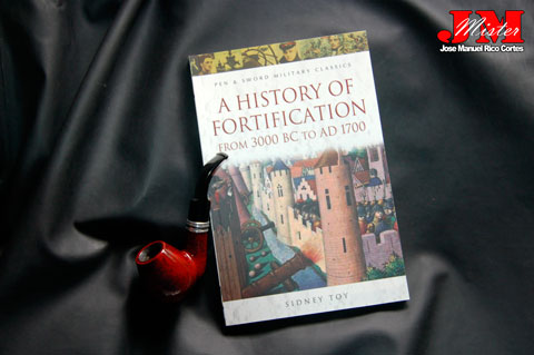 "A History of Fortification from 3000 BC to AD 1700" (Historia de las fortificaciones  del 3000 aC al 1700 dC)
