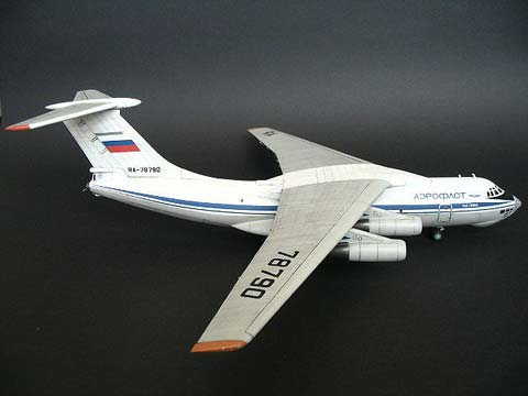 Avion Comercial Ilyushin Il-76 - Escala 1/14