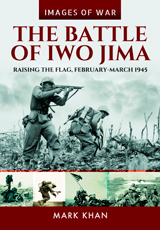 "The Battle of Iwo Jima. Raising the Flag, February–March 1945" (La batalla de Iwo Jima. Levantando la bandera, febrero-marzo de 1945)