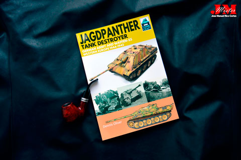 "Jagdpanther Tank Destroyer. German Army and Waffen-SS, Western Europe 1944-1945." (Destructor de tanques Jagdpanther. Ejército alemán y Waffen-SS, Europa occidental 1944-1945.)