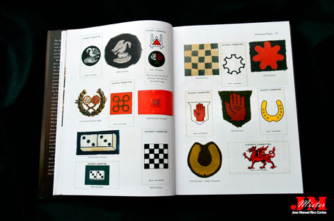 "The Badges of Kitcheners Army" (Las insignias del Ejército de Kitchener)