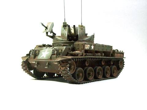 El M42 “DUSTER” fue diseñado como cañon antiaereo sobre el chasis del tanque M41