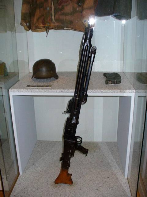 Una MG42 se podía fabricar en la mitad de horas aproximadamente que una MG3