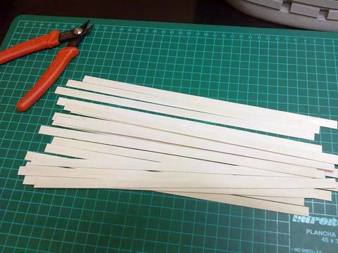 Tablazón para forrar las cubiertas de finas láminas de bambú. 