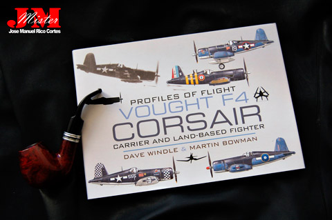 "Profiles of Flight: Vought F4 Corsair" (Perfiles de vuelo - Vought F4 Corsair)