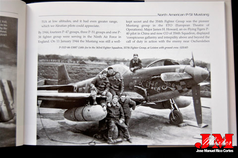  "Profiles of Flight: North American Mustang P-51" (Perfiles de vuelo - North American Mustang P-51)