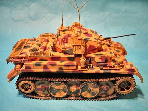 Magnífico Modelo de Panzerkampfwagen II (  PzKpfw II ) hecho de un recortable de papel. Foto 4