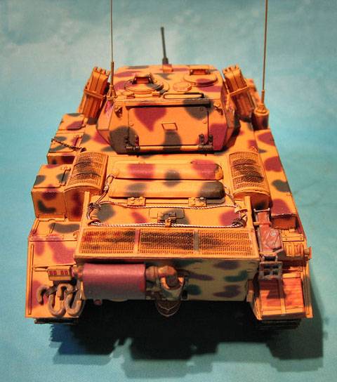 Magnífico Modelo de Panzerkampfwagen II (  PzKpfw II ) hecho de un recortable de papel. Foto 5