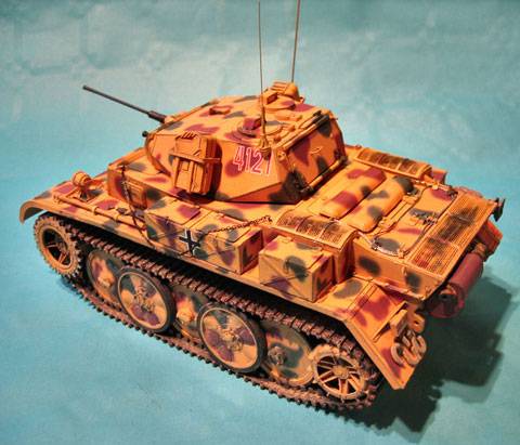 Magnífico Modelo de Panzerkampfwagen II (  PzKpfw II ) hecho de un recortable de papel. Foto 6