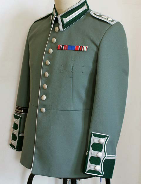 Reproducción de la Waffenrock (guerrera de desfile) de la famosa división de la Wehrmacht “GrossDeutschland” .
