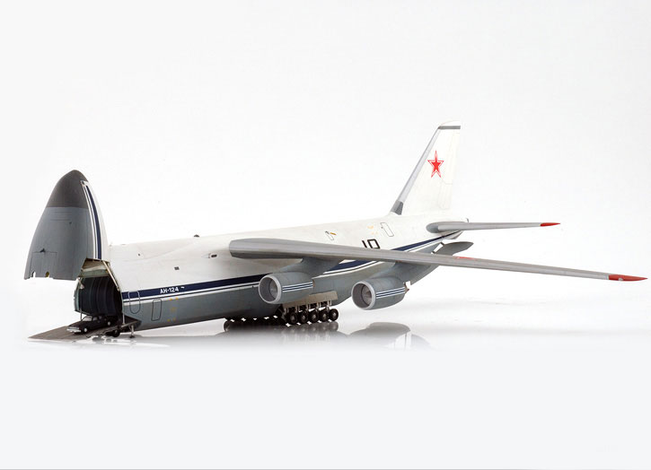 Avion Antonov AN-124 - Escala 1/144