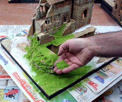 Tutorial - Aplicacion de hierba en un Diorama - Casa Abandonada