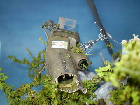 diorama de un Helicoptero UH-1C Derribado 