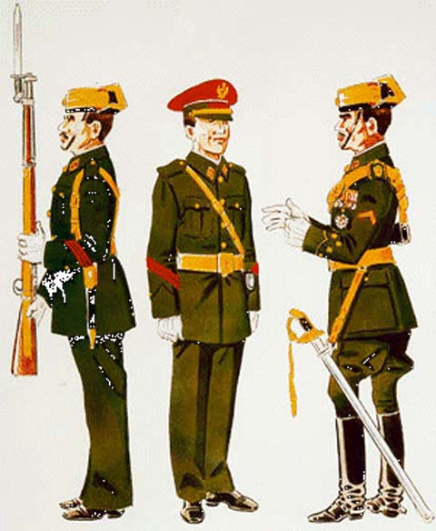 Cabo 2º con Uniforme de Gala en formación (1943–73) Cabo 2º de Conductores con Uniforme de Gala para Paseo (1943–73) Capitán con Uniforme de Gala en formación (1943–58)