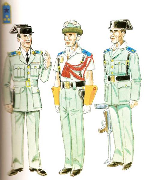 Capitan en uniforme de gala fuera de formacion (1960-69) Motorista de la Escolta del Gobernador en uniforme de Gala (1968) Cabo 1º en uniforme de Formación en Diario (1960-69)