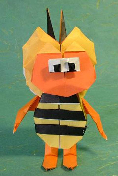 La abeja Maya  creada con Papel