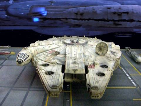 Millennium Falcon en Hangar - Base Rebelde de Star Wars