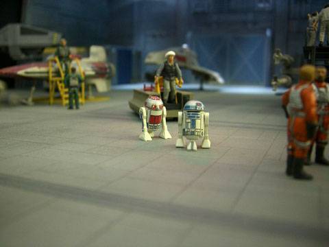 R2d2 en Hangar - Base Rebelde de Star Wars