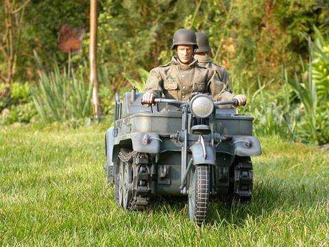 El Kettenkrad es un pequeño vehículo todoterreno blindado mitad moto mitad oruga 5