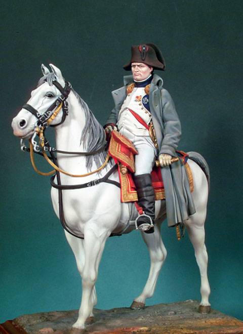 Figura de la Casa de miniaturas, Andrea Miniaturas a escala de 90 mm, representando a la figura de Napoleon Bonaparte a Caballo.