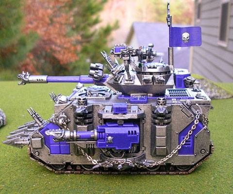 Vehículo de combate y asalto, armadao hasta los dientes, con capacidad para transporte de personal denominado Predator