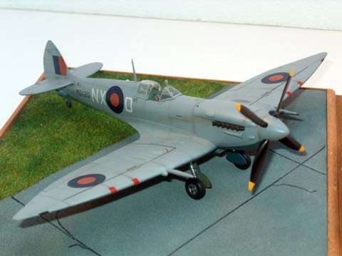 Supermarine Spitfire Mk. F. VII - Escala 1/48