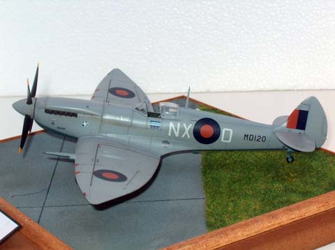 Supermarine Spitfire Mk. F. VII - Escala 1/48