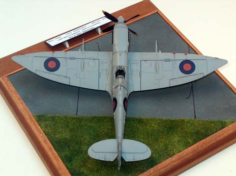 Supermarine Spitfire Mk. F. VII - Escala 1/48